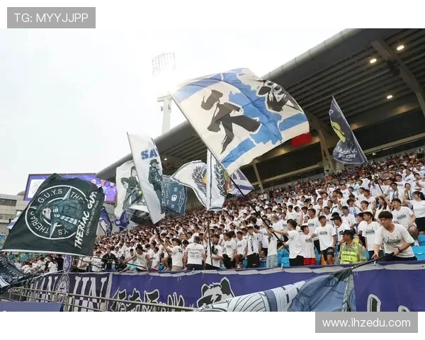 激烈对决与精彩瞬间 体育赛事引发全球瞩目 球迷狂欢与运动员拼搏的完美呈现